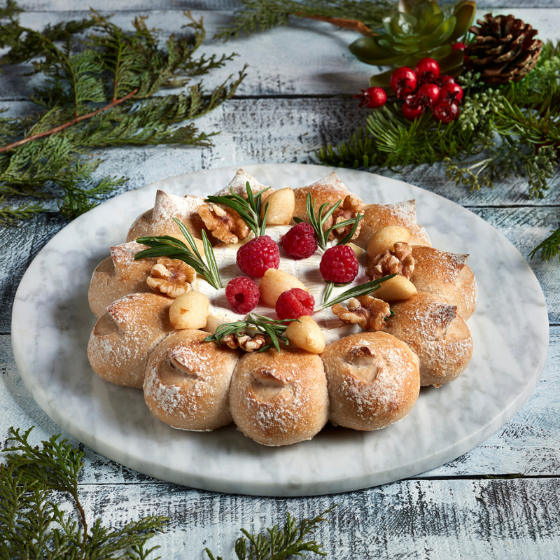 Baked Camembert Cheese Wreath