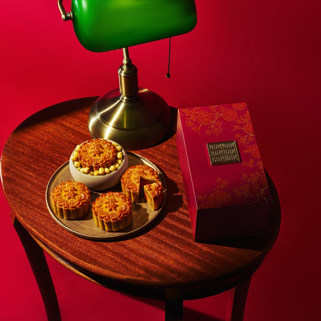 Low Sugar White Lotus Paste Baked Mooncakes with Single Yolk (4 Pieces)