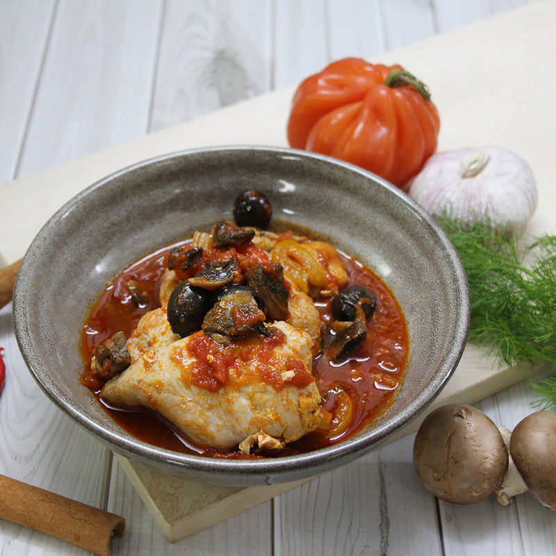 Slow Cooked Chicken Cacciatore with Olives (300g)